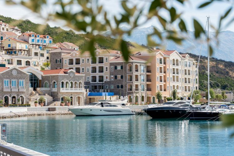 Отели Черногории предлагают скидки до 70%
