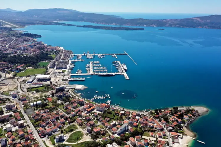 Яхтам разрешено швартоваться в марине Porto Montenegro
