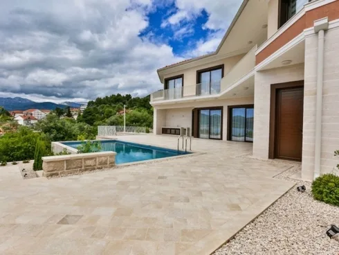 Luxury villa in Tivat No. 2288