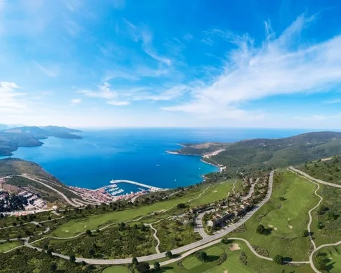 Prve golf rezidencije u Crnoj Gori biće izgrađene 2024. godine Luštica Bay Masterplan iz zraka Pogled ptica 1024x818 1