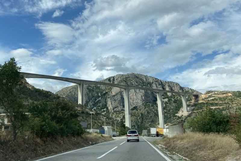 Déjà 18 XNUMX voitures ont traversé le nouveau tronçon de l'autoroute Bar-Bolyare au Monténégro