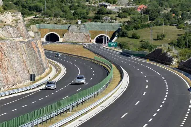 Le Monténégro continuera à construire une autoroute vers la Serbie