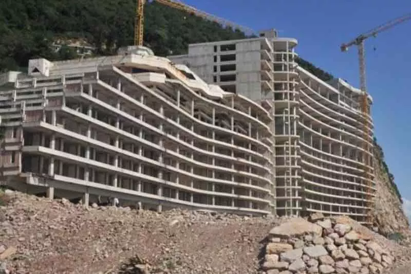 Hilton izrazio interesovanje za nedovršeni hotel u Perazića Dolu (Petrovac)
